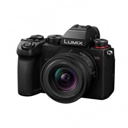 Panasonic Lumix DC-S5D mit Lumix S 18-40mm schwarz