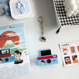 Yashica Funtastic Super Mini Camera - Boy mit Schwenkdisplay