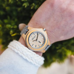 Waidzeit Zirbenuhr Damen mit grauem Lodenarmband