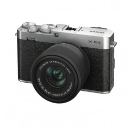 FUJIFILM X-E4 silber mit Objektiv mit XC 15-45 mm F3,5-5,6 OIS PZ